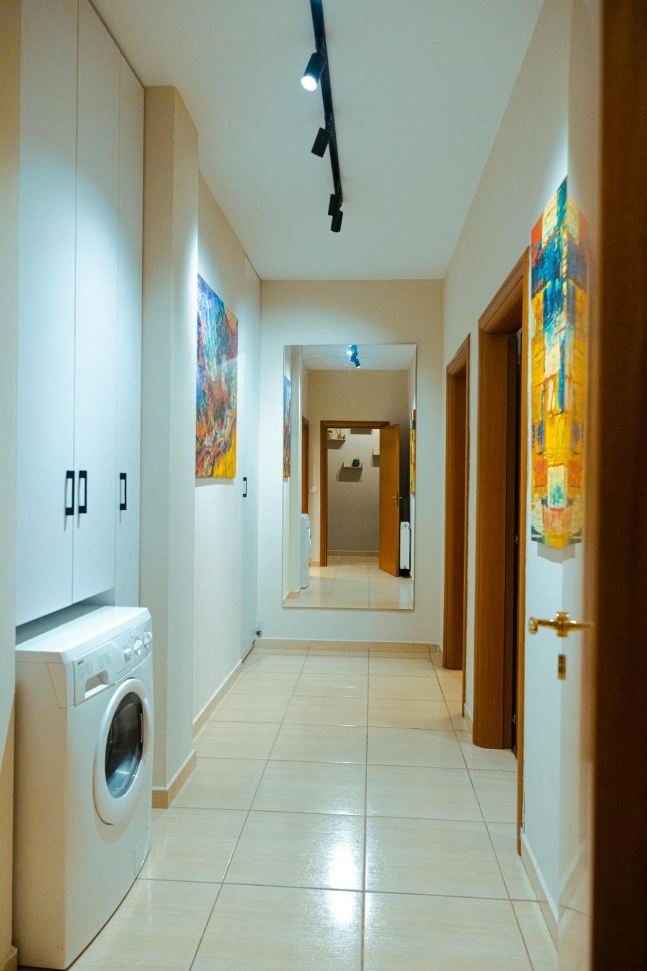 Middle Center Gallery 1 Skanderbeg Square Apartament *