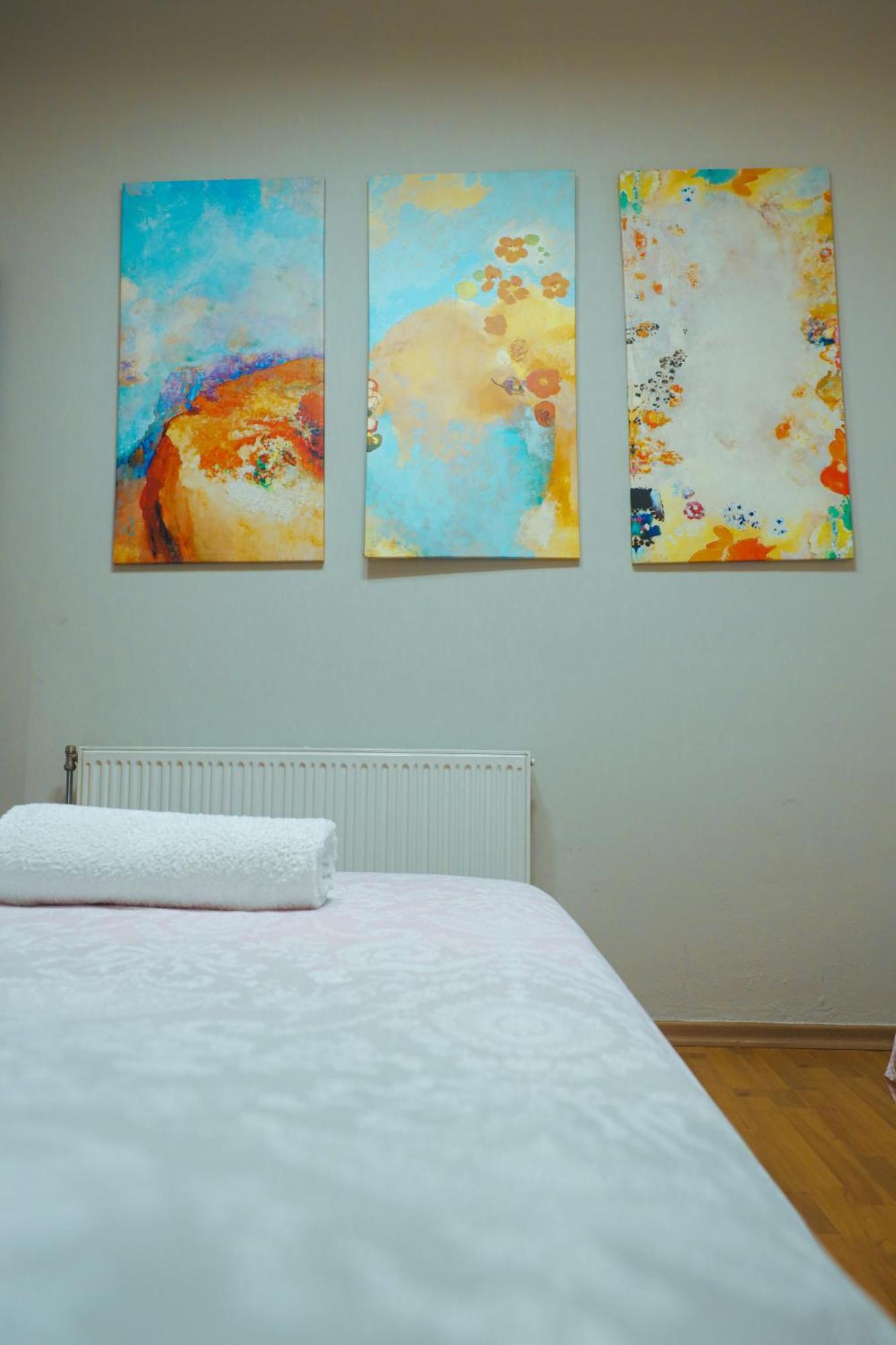 Middle Center Gallery 1 Skanderbeg Square Apartament
