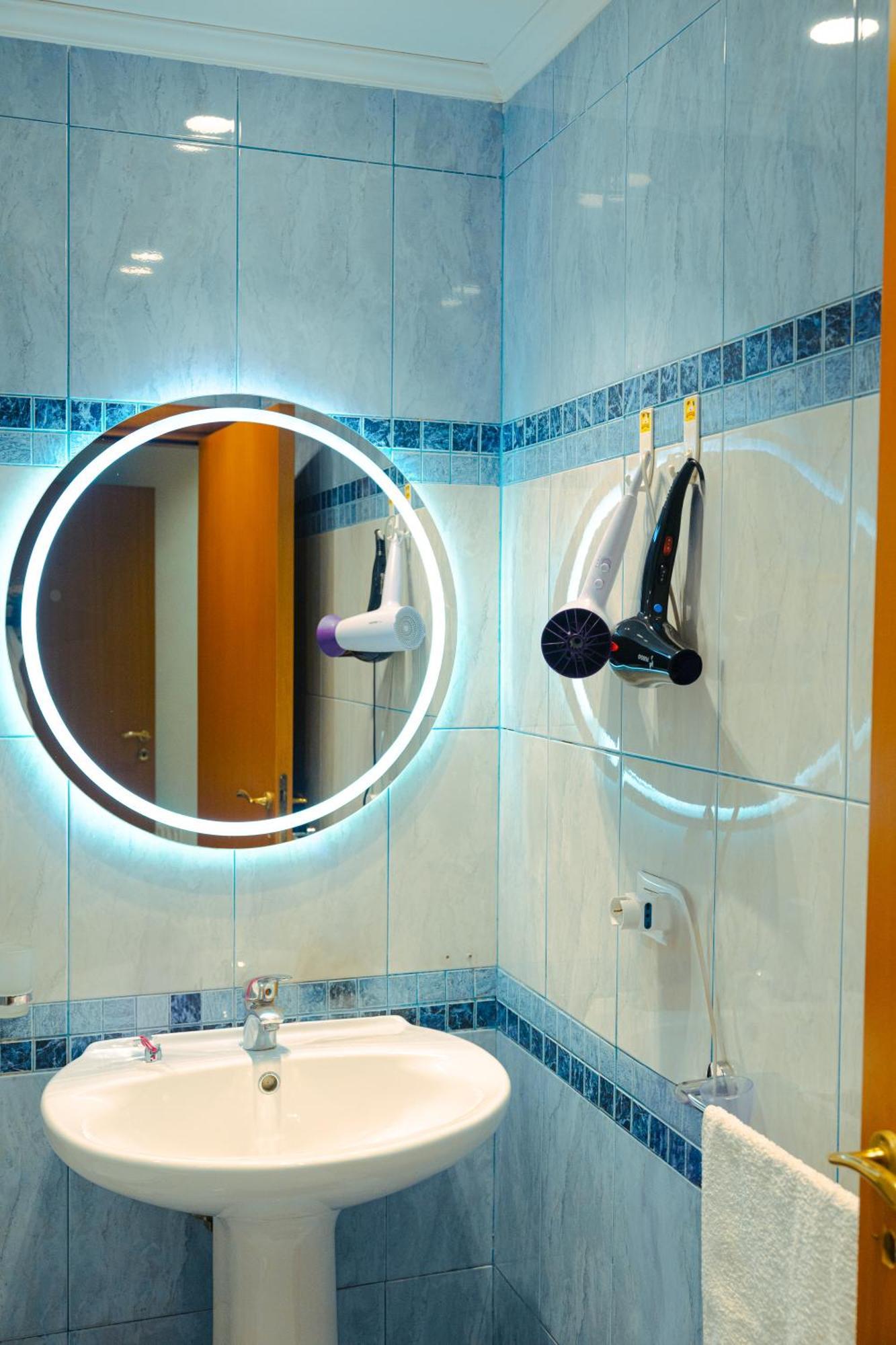 Middle Center Gallery 1 Skanderbeg Square Apartament